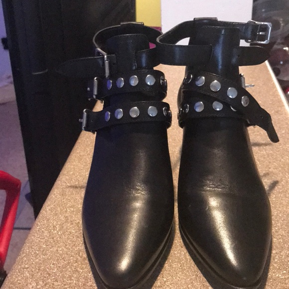 Saint Laurent Booties - Picture 7 of 8